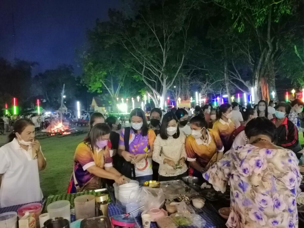 วันที่ 22 มกราคม 2565 อาศรมวัฒนธรรมวลัยลักษณ์ร่วมทำบุญให้ทานไฟ ณ วัดเสนาราม