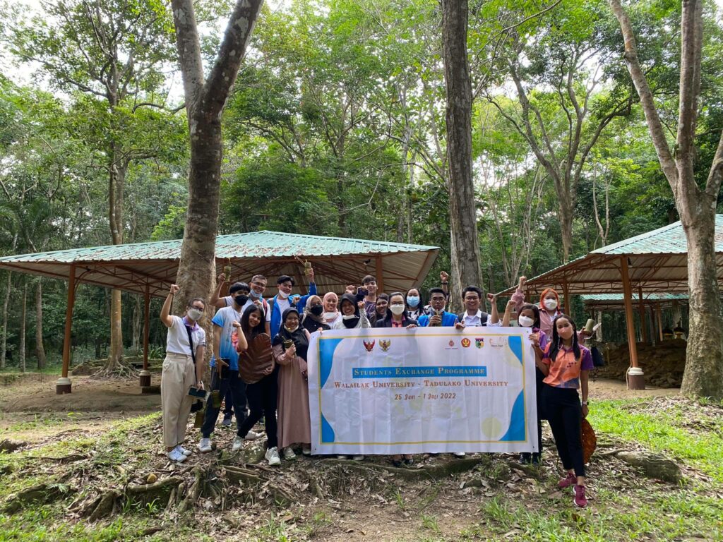 ต้อนรับอาคันตุกะของมหาวิทยาลัยวลัยลักษณ์จาก Faculty of Teacher Training and Education, Tadulako University, Indonesia ณ โบราณสถานตุมปัง