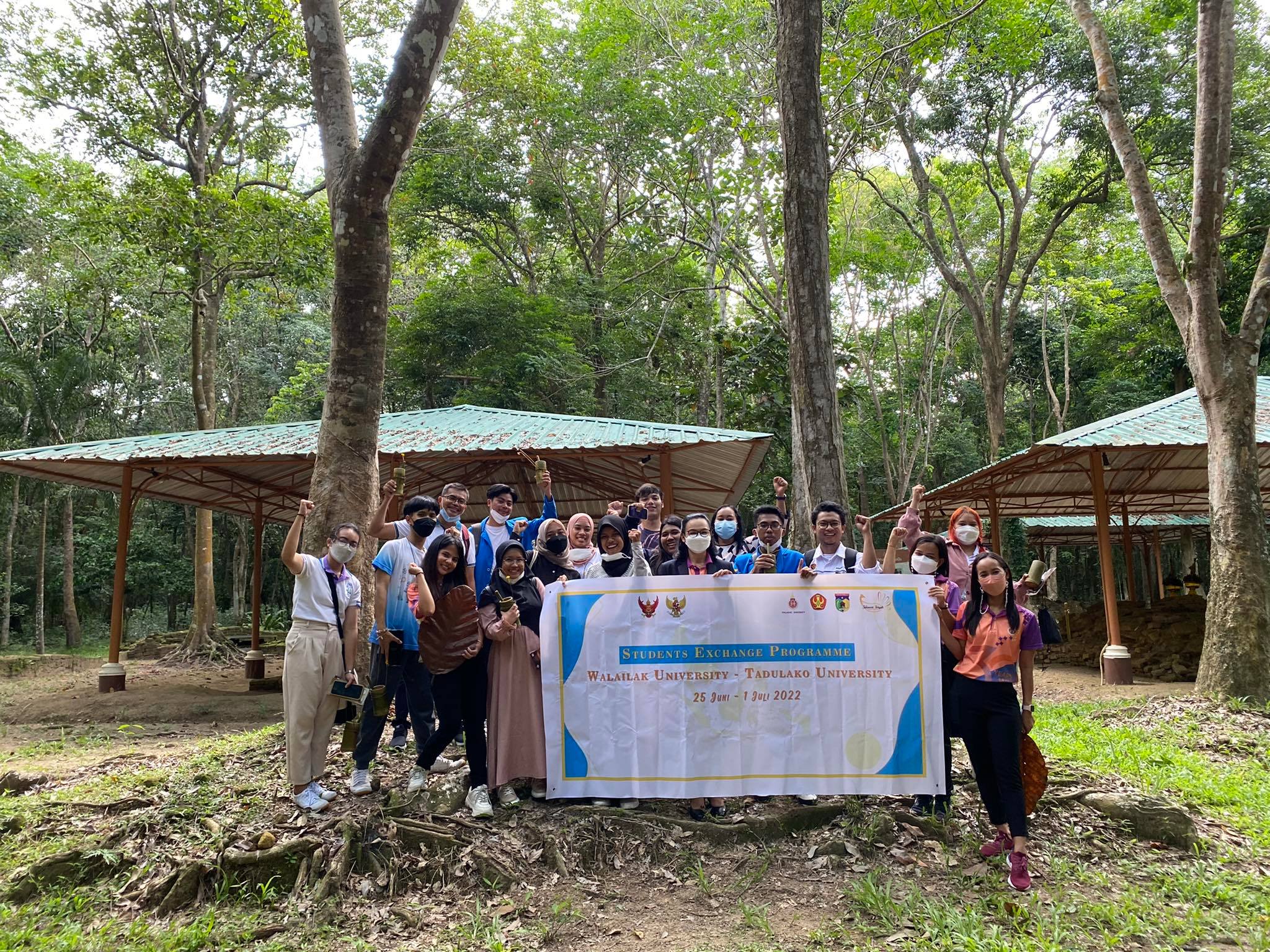 ต้อนรับอาคันตุกะของมหาวิทยาลัยวลัยลักษณ์จาก Faculty of Teacher Training and Education, Tadulako University, Indonesia ณ โบราณสถานตุมปัง