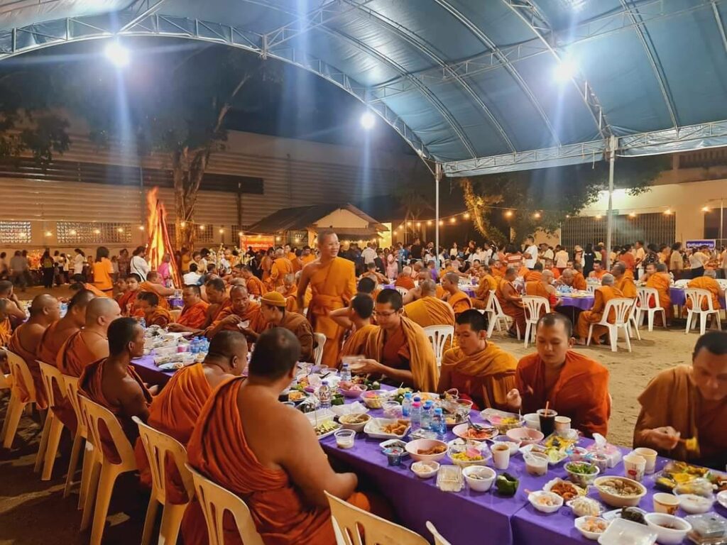 ศูนย์ส่งเสริมวัฒนธรรมและการกีฬา ร่วมถวายทานไฟวัดเสนาราม
