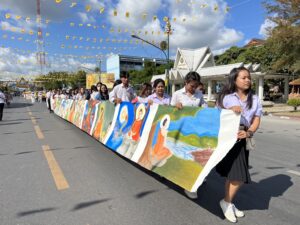 นศ.ม.วลัยลักษณ์ ร่วมสืบสานประเพณีมาฆบูชาแห่ผ้าขึ้นธาตุ