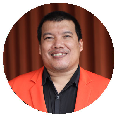 นายโอม สุขปลอด