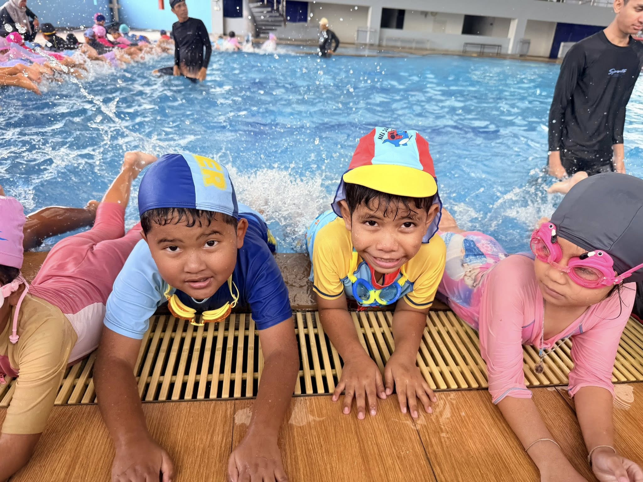 บริการวิชาการ หัวข้อสร้างความปลอดภัยทางน้ำ “กิจกรรมว่ายน้ำเพื่อชีวิต”