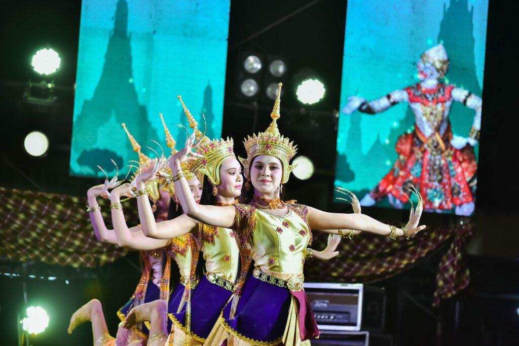 มหาวิทยาลัยวลัยลักษณ์ถ่ายทอดอัตลักษณ์โนราผ่านการแสดงสร้างสรรค์ “นาฏยโนราซัดท่าร่ายรำ” บนเวทีศิลปวัฒนธรรมอุดมศึกษา ครั้งที่ 24