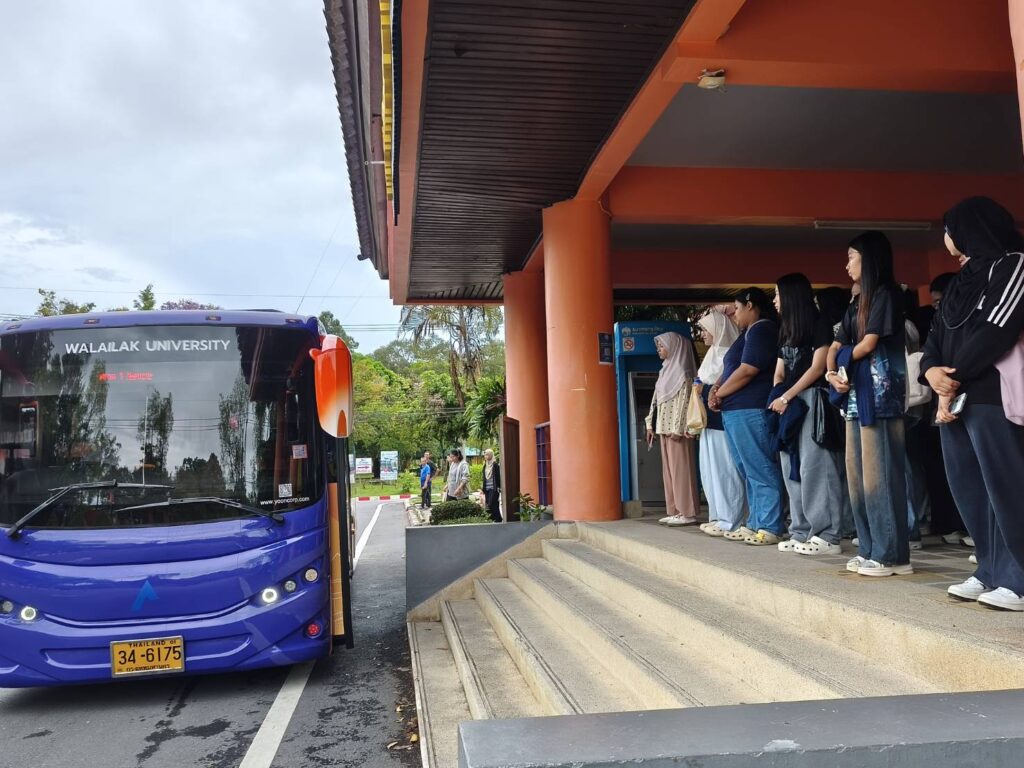 ศสพน. ผนึกกำลัง อบ.มวล.-สภานักศึกษา ลงพื้นที่ดูแลน้องใหม่ขึ้นรถไฟฟ้าช่วงเช้า ลดเวลาการรอคอย-แก้ปัญหาความแออัด