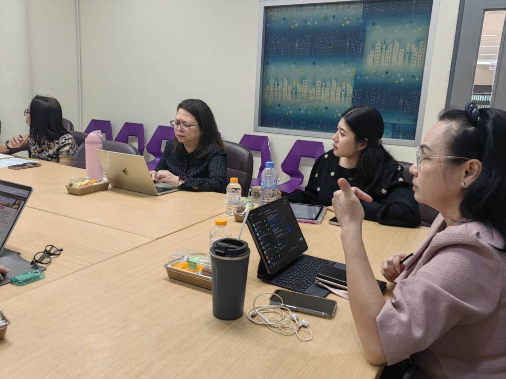 งานทุนการศึกษาจัดประชุมให้ข้อมูลการให้บริการกองทุนเงินเพื่อการศึกษา (กยศ.) ปีการศึกษา 2569 แก่รองคณบดี/ผู้ช่วยคณบดีฝ่ายกิจการนักศึกษา