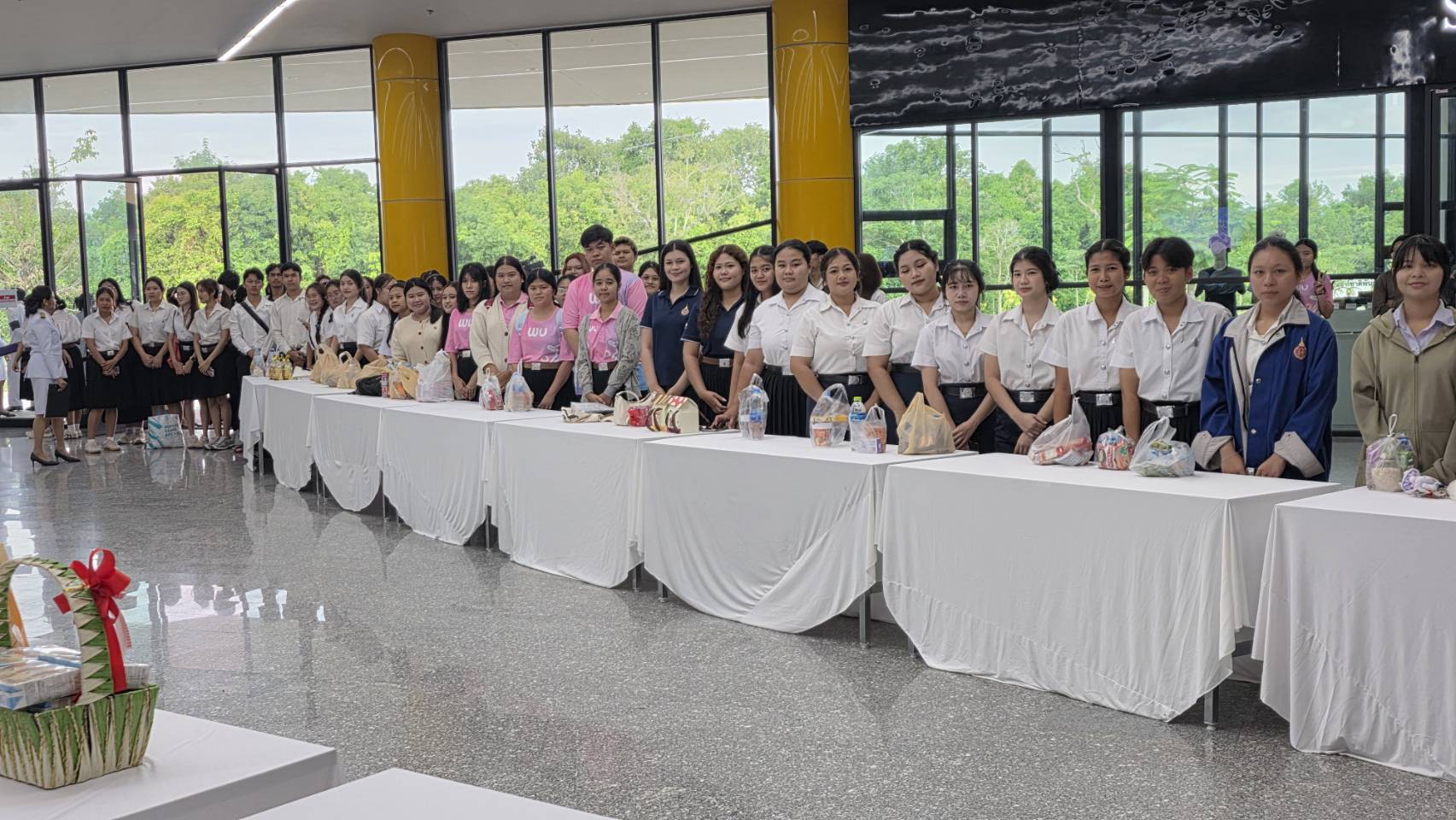 นักศึกษาจิตอาสาร่วมงานถวายพระพรชัยมงคล เนื่องในโอกาสวันคล้ายวันประสูติ สมเด็จพระเจ้าน้องนางเธอ