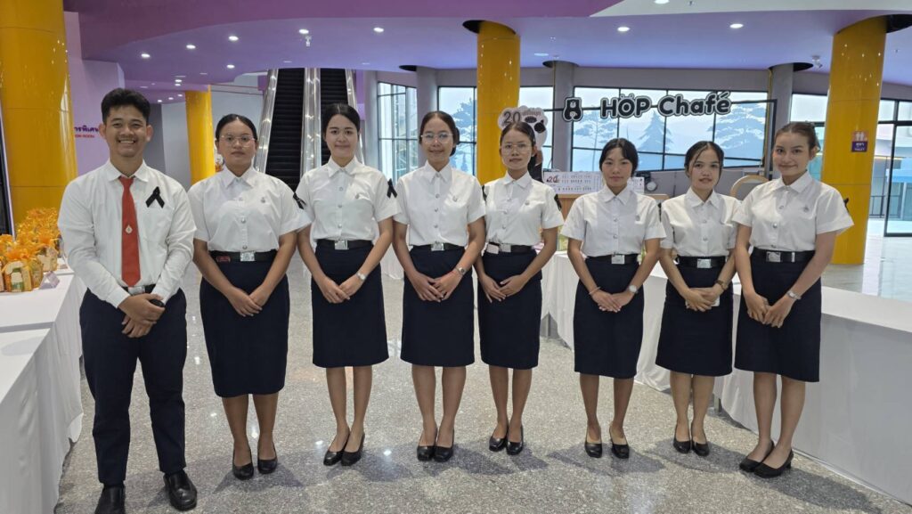 นักศึกษาจิตอาสาร่วมงานถวายพระพรชัยมงคล เนื่องในโอกาสวันคล้ายวันประสูติ สมเด็จพระเจ้าน้องนางเธอ เจ้าฟ้าจุฬาภรณวลัยลักษณ์