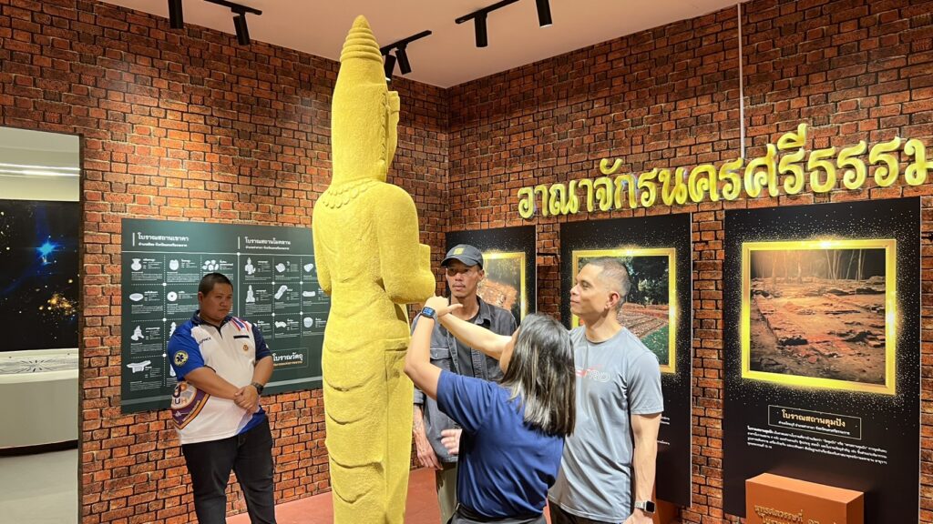 ต้อนรับและนำชม อาจารย์ชลธร บุญศรี วิทยากรหลักสูตร : การพัฒนาพฤติกรรมบริการ Service Mind