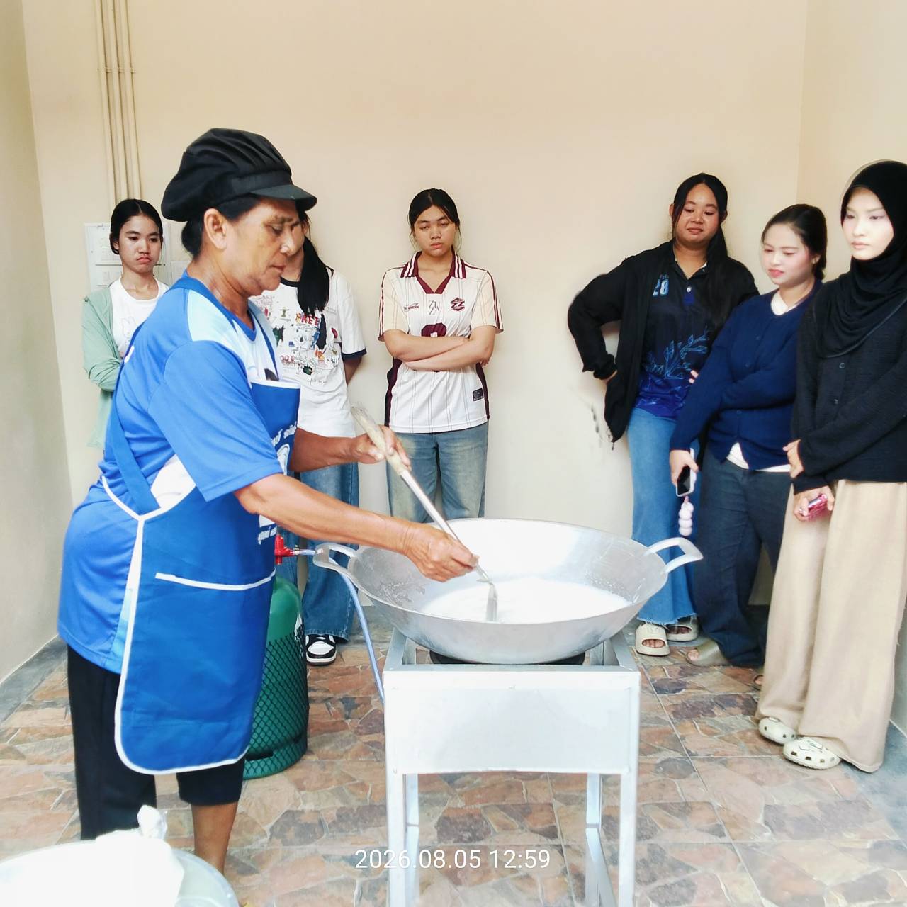 อบรมทำอาหารพื้นถิ่นตามประเพณี "ขนมต้ม" ให้แก่นักศึกษาได้เรียนรู้ และร่วมอนุรักษ์ สืบทอดมรดกทางวัฒนธรรม