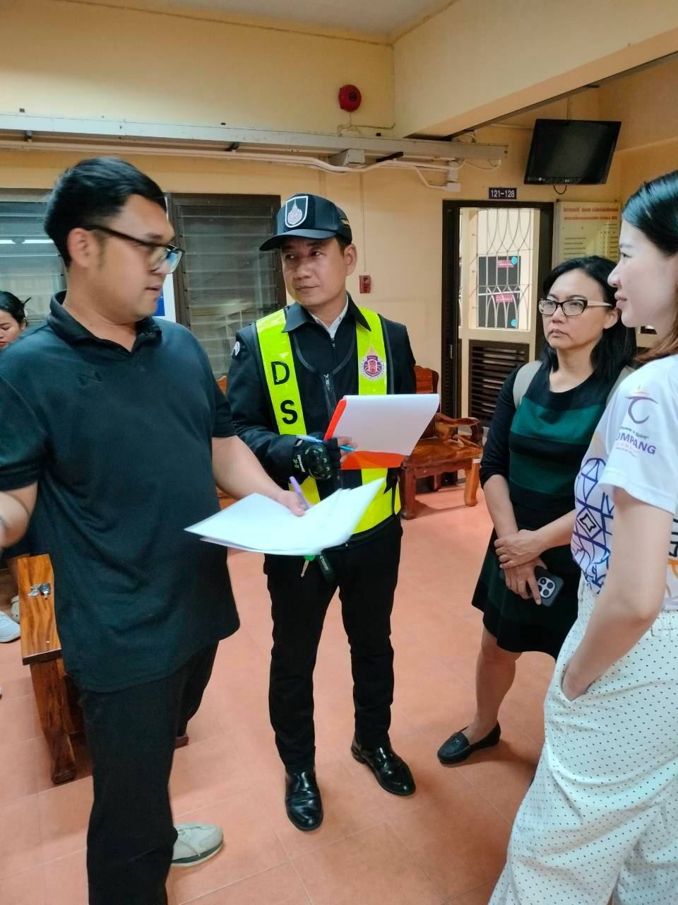 ผู้อำนวยการฯ ตรวจเยี่ยมนักศึกษาหอพักลักษณานิเวศ