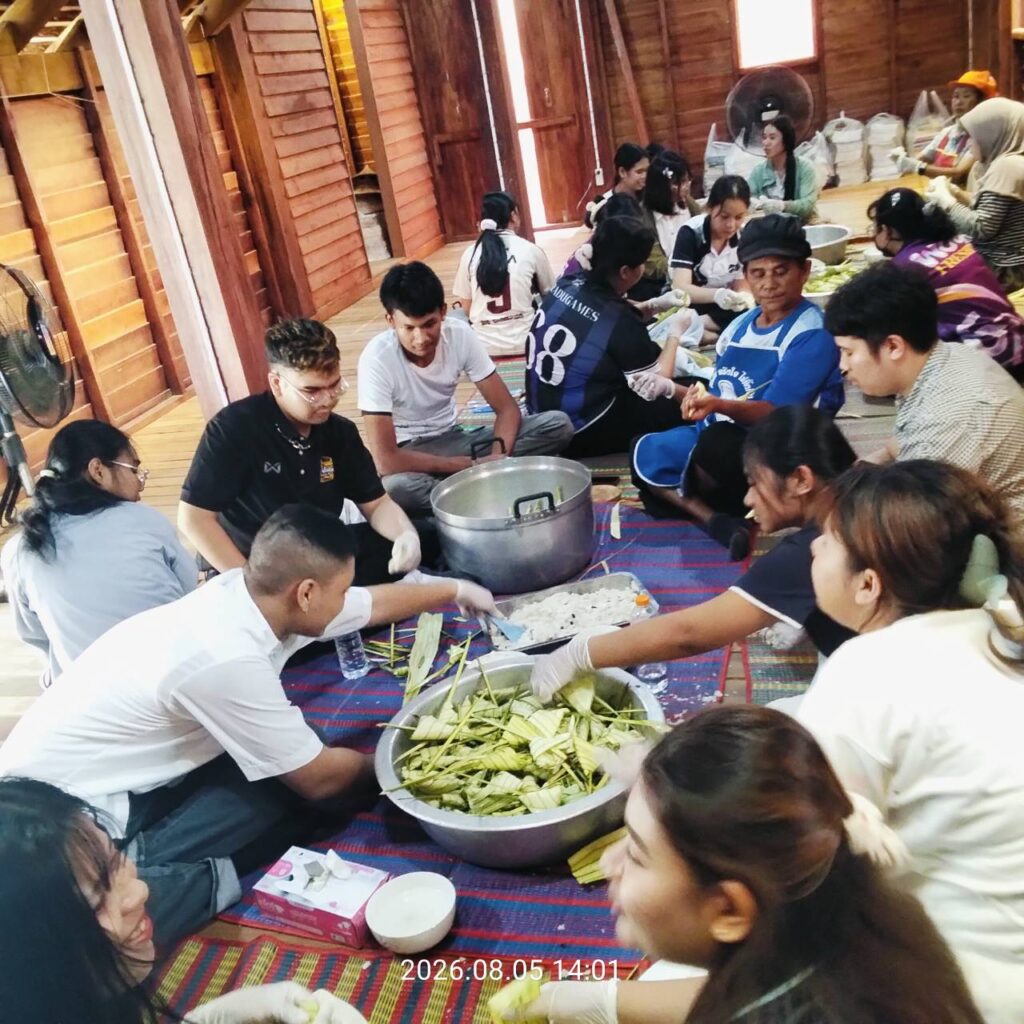 อบรมทำอาหารพื้นถิ่นตามประเพณี "ขนมต้ม" ให้แก่นักศึกษาได้เรียนรู้ และร่วมอนุรักษ์ สืบทอดมรดกทางวัฒนธรรม