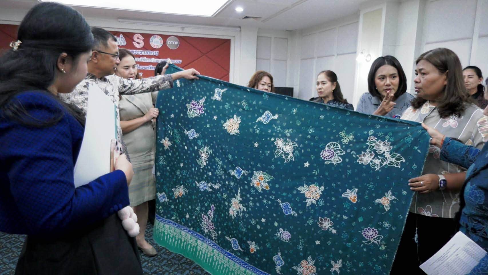 รองผู้อำนวยการศูนย์ส่งเสริมและพัฒนานักศึกษาเป็นคณะกรรมการตัดสินการประกวดผ้าลายพระราชทานฯ ประจำปี 2569 จังหวัดนครศรีธรรมราช