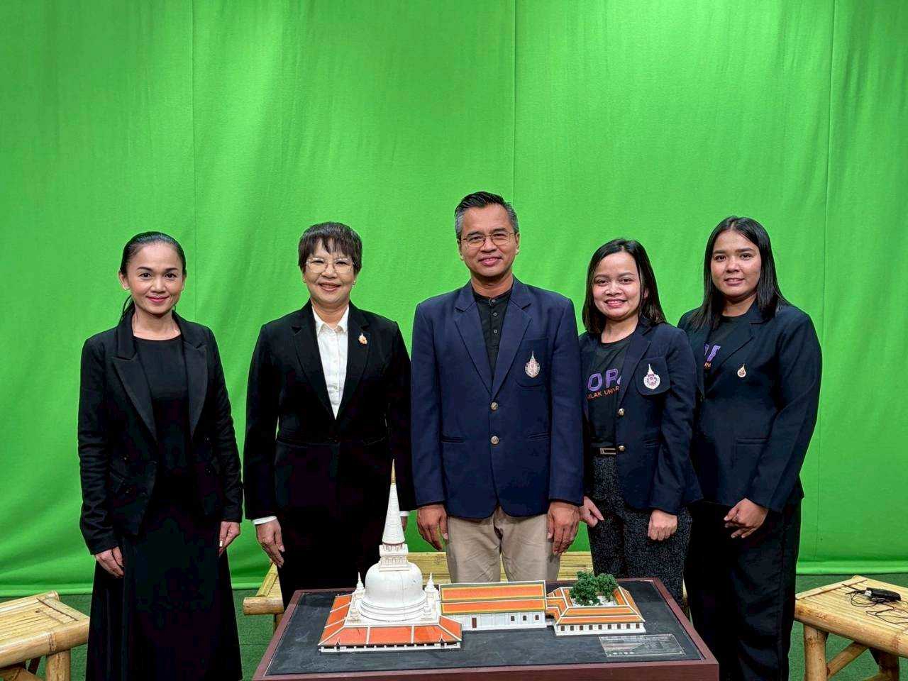 ศูนย์ส่งเสริมและพัฒนานักศึกษา ม.วลัยลักษณ์ ร่วมประชาสัมพันธ์งานวิจัยและบริการวิชาการทุน อพ.สธ. ผ่านรายการ “ระเบียงใต้” ตอน “โนรา: มรดกมีชีวิต สู่ความยั่งยืนแห่งอนาคต”