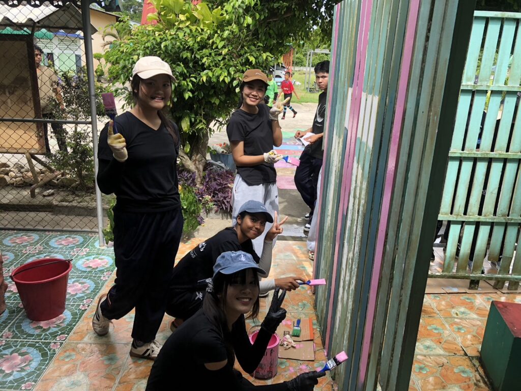 ชมรมนักศึกษาวิชาทหาร มหาวิทยาลัยวลัยลักษณ์ จัดโครงการ “แต้มสี เติมยิ้ม ปันสุขสู่น้อง”