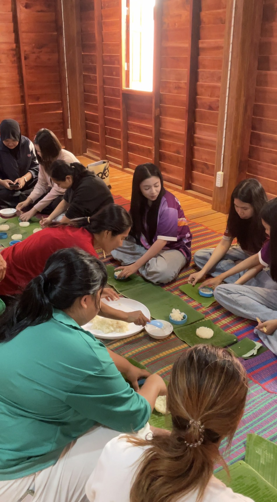 อบรมทำอาหารพื้นถิ่นตามประเพณีสารทเดือนสิบ (ขนมพอง ขนมบ้า)